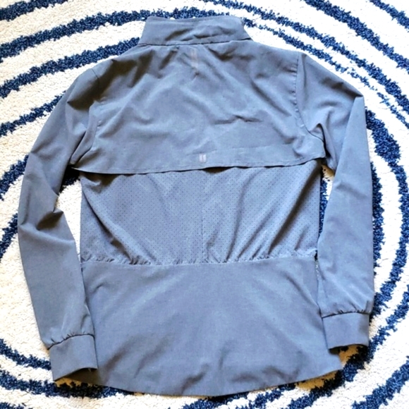 Brooks Run Jacket - Picture 4 of 8